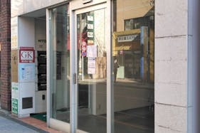 【国立駅4分】PR催事や物販に最適な富士見通りに面した人通りのある路面スペース