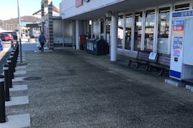 【西友 滝呂店】店頭 プロモーション用途や物販、食物販のポップアップストアに最適なスーパー屋外軒先の催事イベントスペース