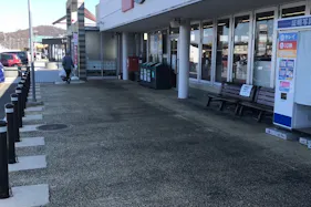 【西友 滝呂店】店頭 (屋外 軒先・軒下) プロモーション用途や物販、食物販のポップアップストアに最適なスーパー屋外 の催事イベントスペース