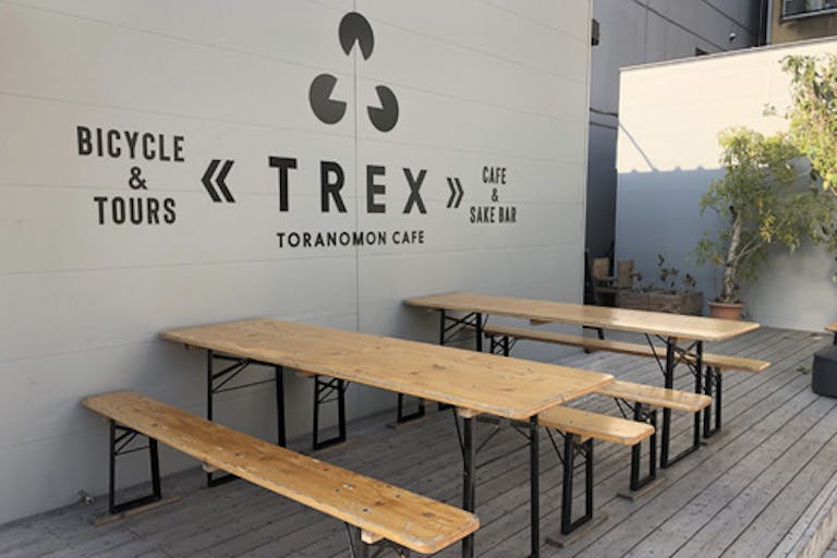 外にございますベンチもご利用可能です。