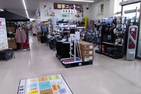 【サンデー秋田自衛隊通店】店内入口付近 食物販やプロモーション等の出店に最適なホームセンター店内のイベントスペース