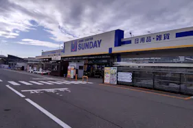 【サンデー秋田自衛隊通店】店内入口付近 食物販やプロモーション等の出店に最適なホームセンター店内のイベントスペース
