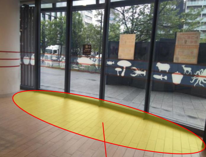 【オリンピック淡路町店】プロモーションに最適なB1Fエントランス出入口脇スペース