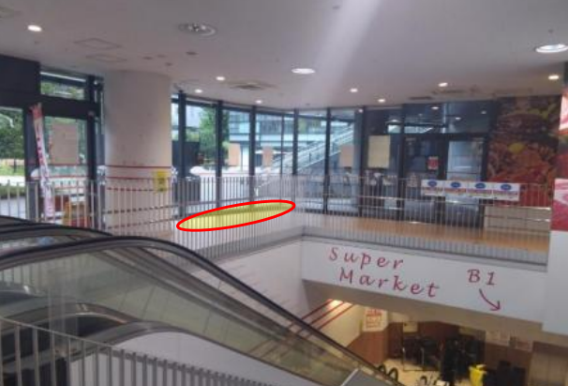 【オリンピック淡路町店】プロモーションに最適なB1Fエントランス出入口脇スペース