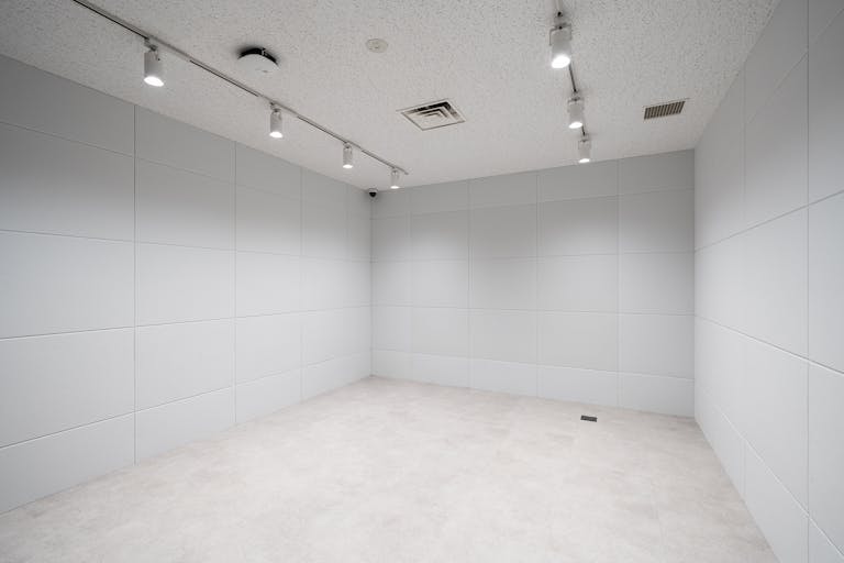 【中目黒駅1分】撮影・収録・配信などに最適な機材も充実した駅チカでモダンなレンタルスペースの画像1