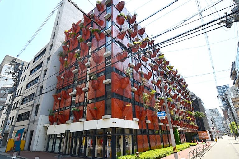 スペースのある建物のお写真です