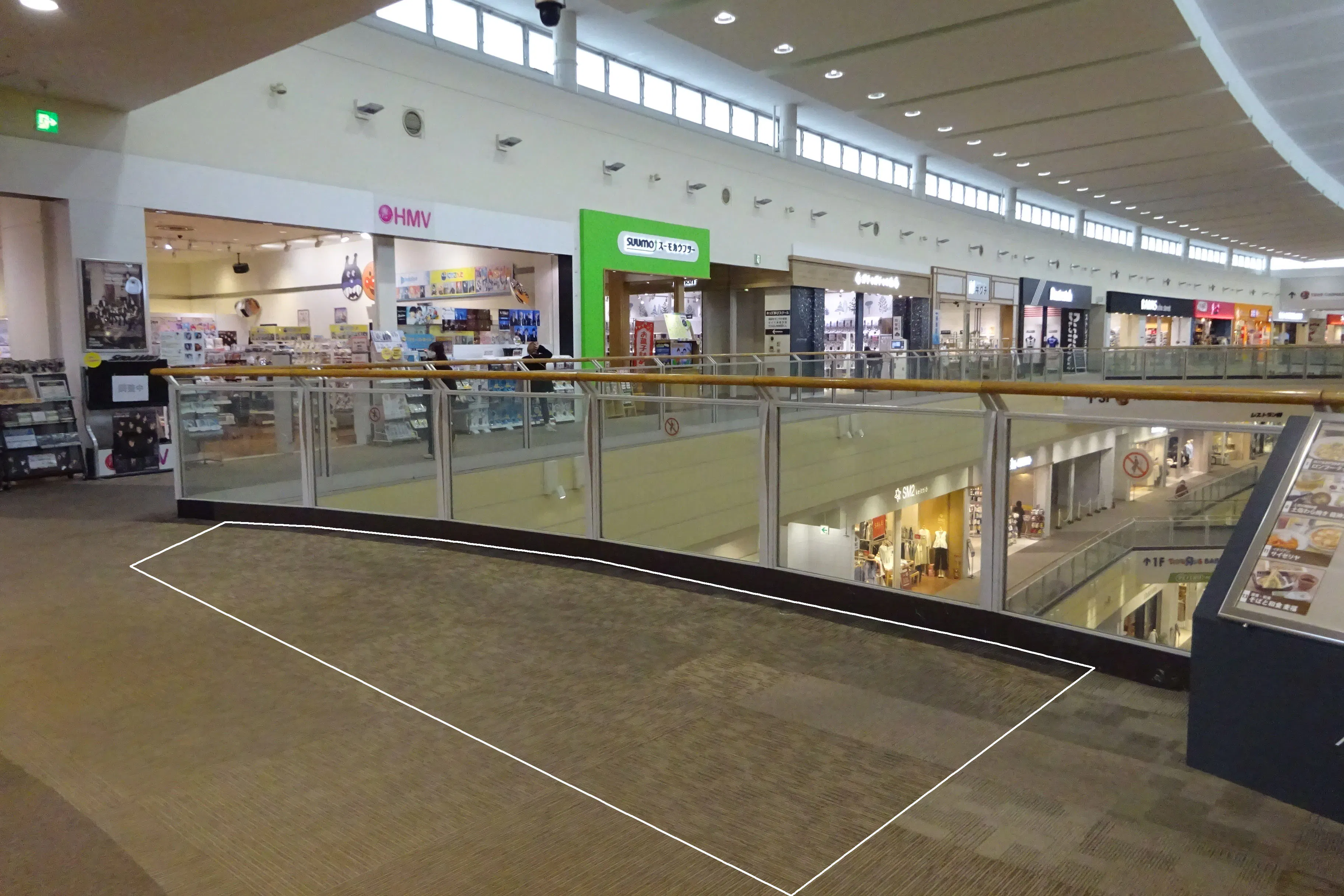 【イオンモール木曽川】サウスコート3階エスカレーター前