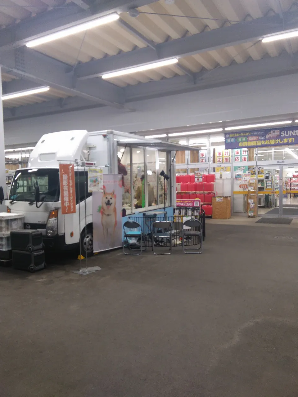 【サンデー弘前石渡店】屋外軒下　キッチンカーの出店に最適なホームセンター内軒下の屋外イベントスペース