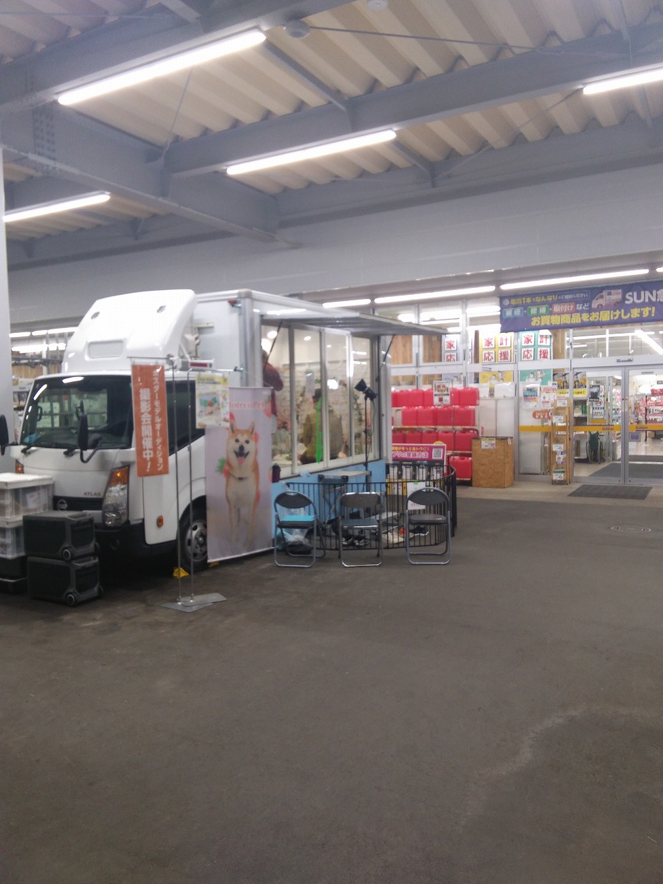【サンデー弘前石渡店】屋外軒下　キッチンカーの出店に最適なホームセンター内軒下の屋外イベントスペース