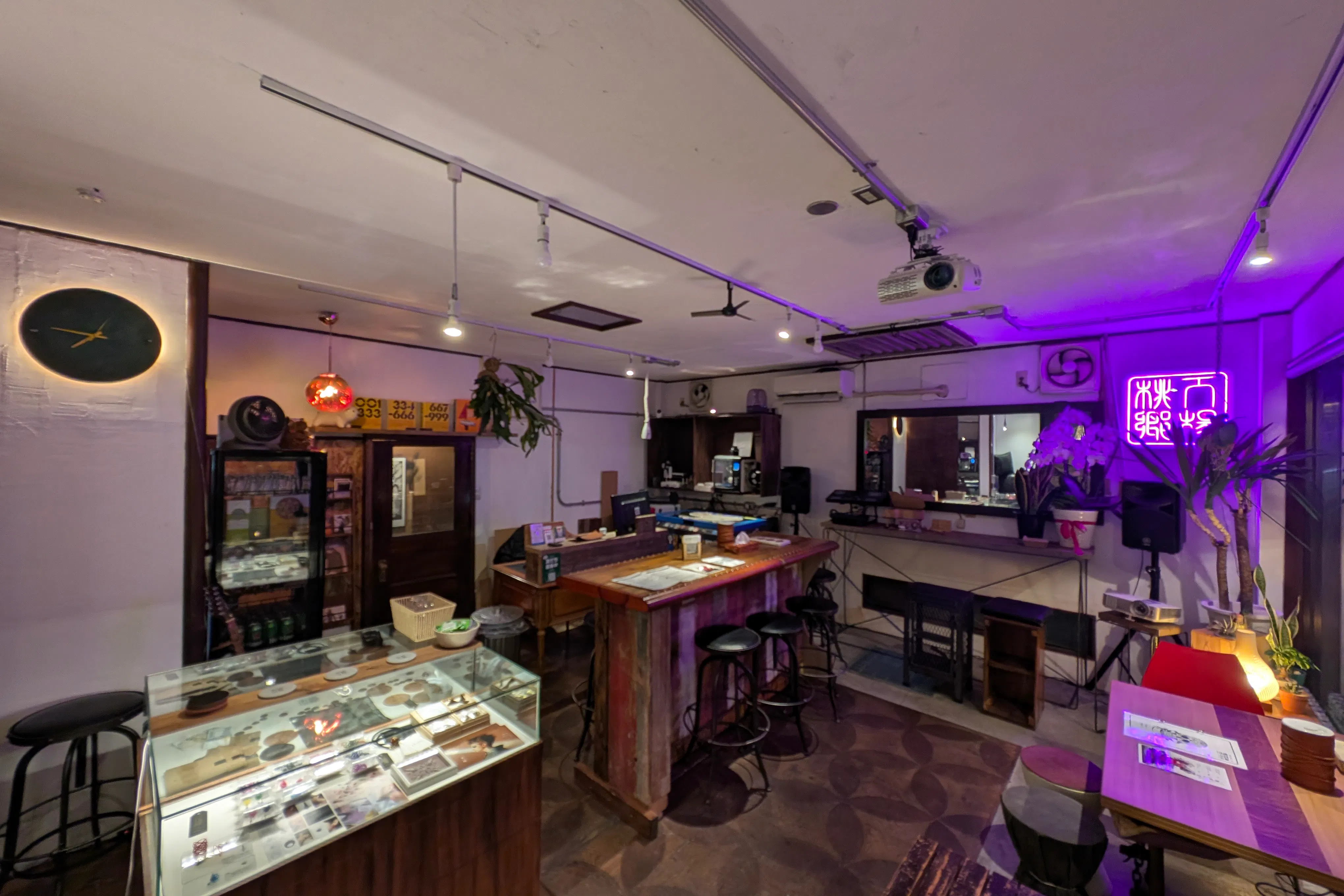 【千歳烏山駅10分】イラスト展示や小物アクセサリーなどのポップアップに最適な住宅街の間に佇むギャラリー&バーイベントスペース