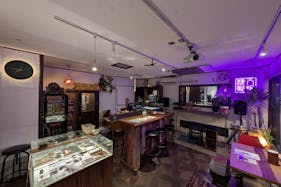 【千歳烏山駅10分】イラスト展示や小物アクセサリーなどのポップアップに最適な住宅街の間に佇むギャラリー&バーイベントスペース