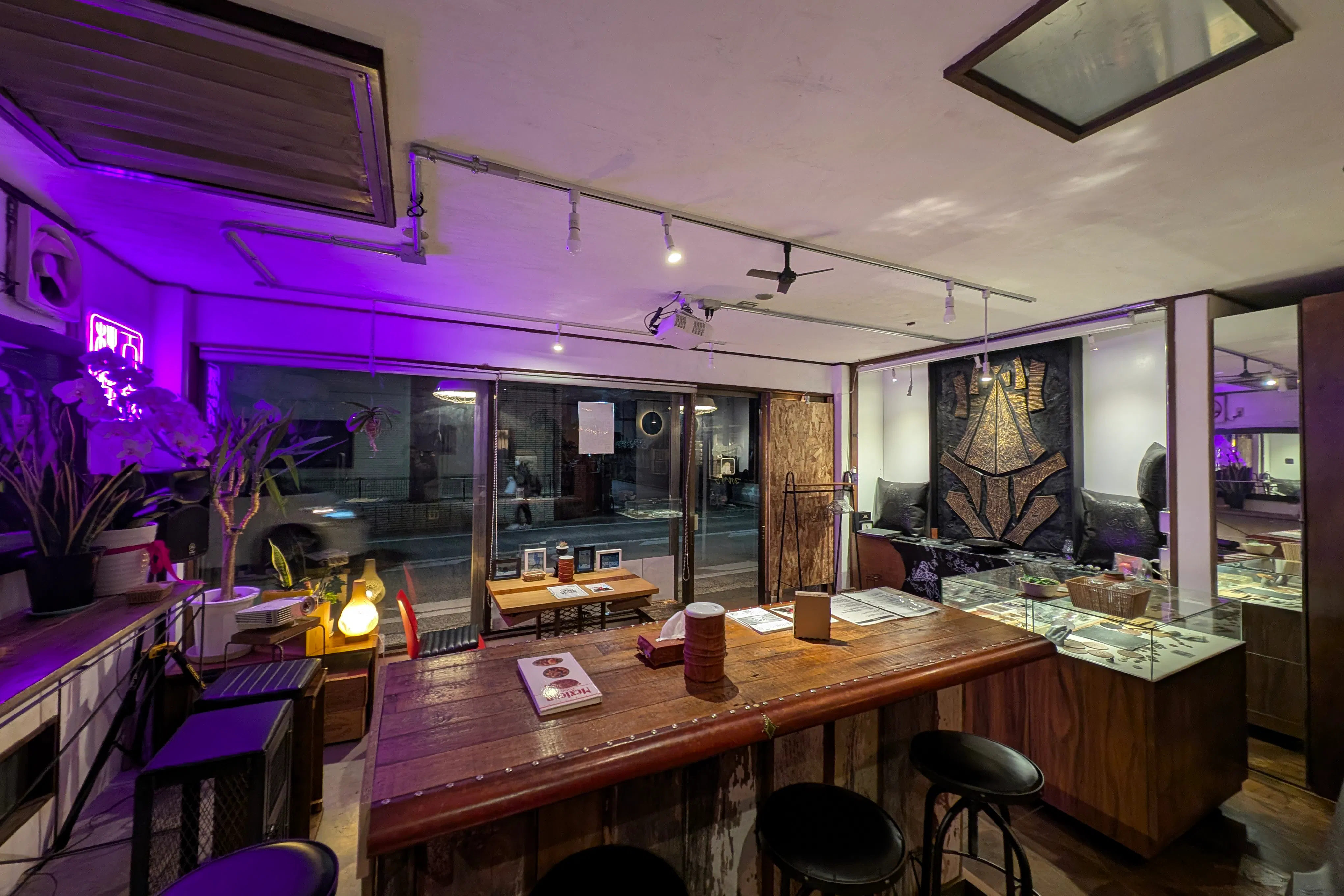 【千歳烏山駅10分】イラスト展示や小物アクセサリーなどのポップアップに最適な住宅街の間に佇むギャラリー&バーイベントスペース