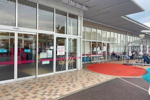 【イオンタウン東習志野】キッチンカーでの出店に最適な施設メイン出入口付近にある屋外スペース