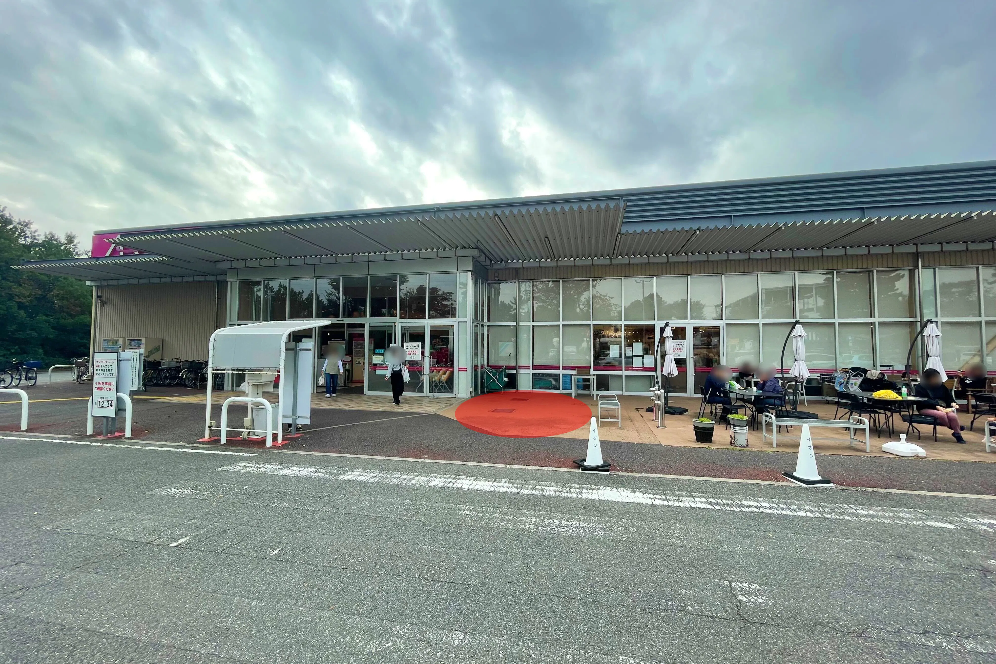 【イオンタウン東習志野】キッチンカー出店に最適な施設メイン出入口付近にある屋外スペース