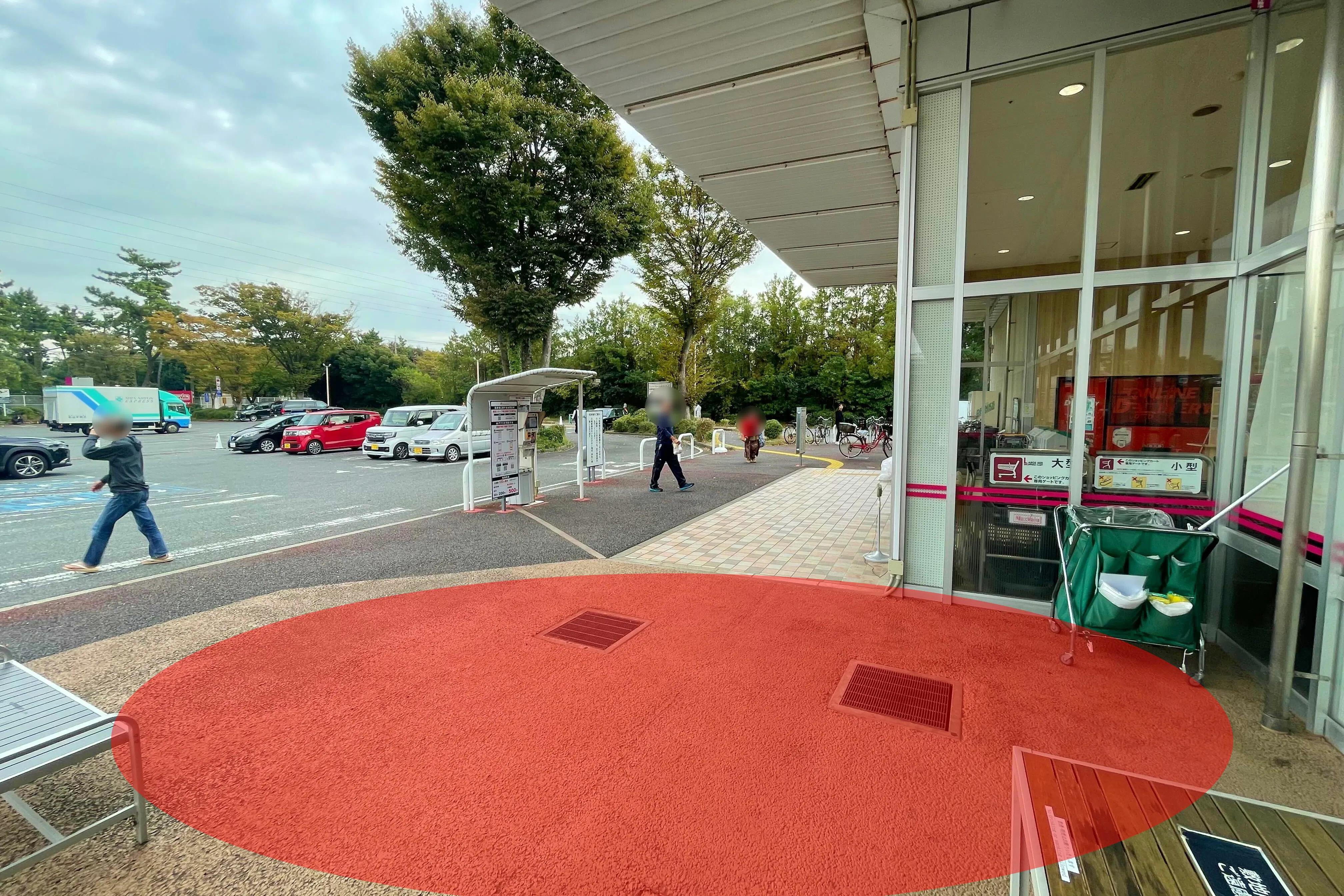 【イオンタウン東習志野】キッチンカー出店に最適な施設メイン出入口付近にある屋外スペース