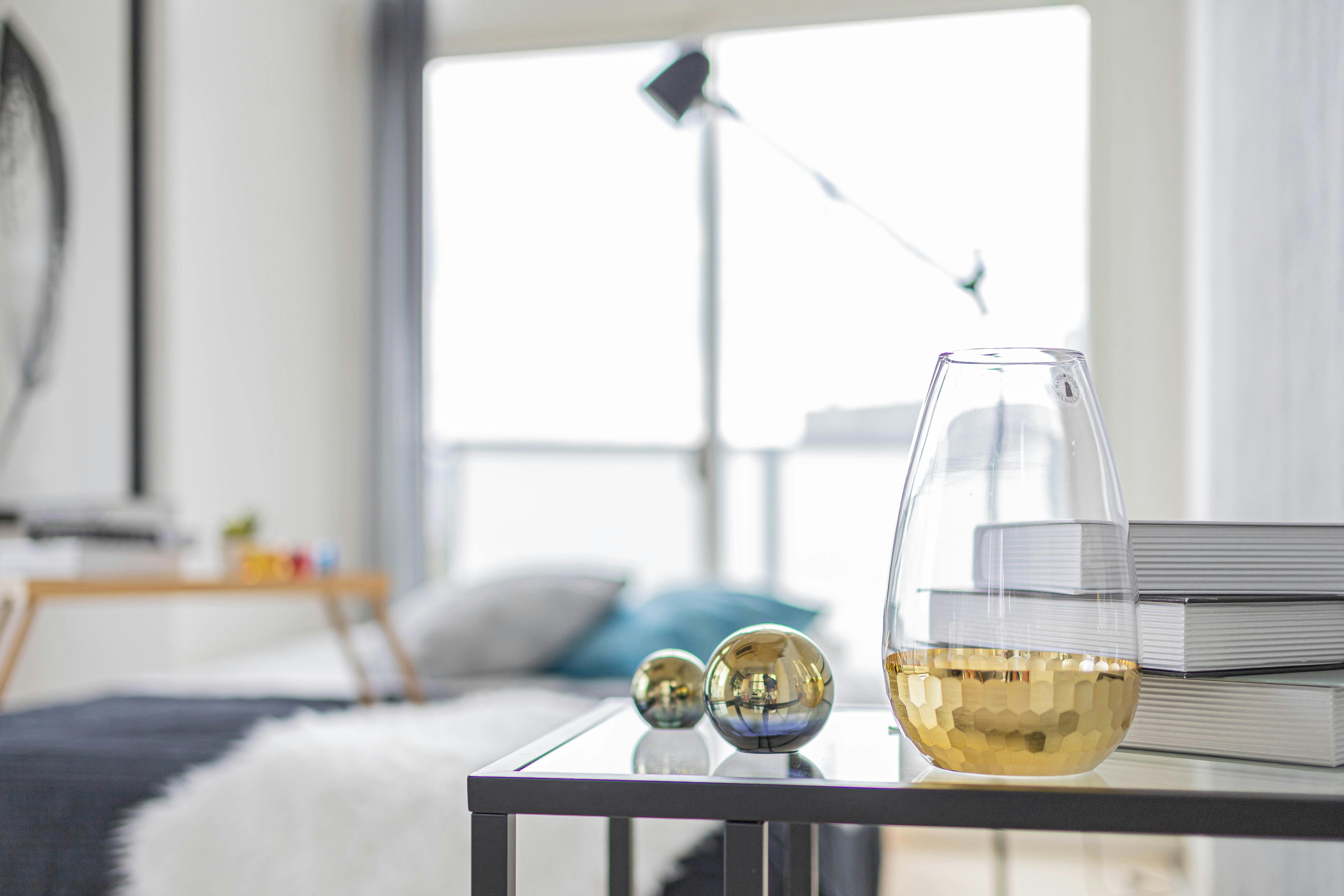 【代々木駅4分】天井高4m・三面採光で自然光豊かな新宿を一望できる撮影スタジオ