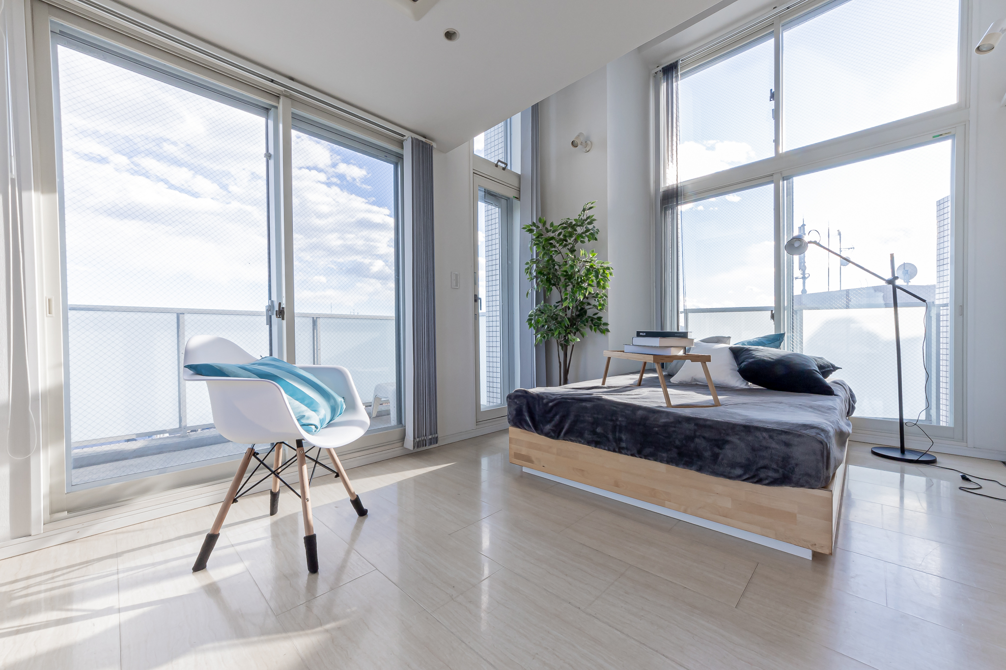 【代々木駅4分】天井高4m・三面採光で自然光豊かな新宿を一望できる撮影スタジオの画像9