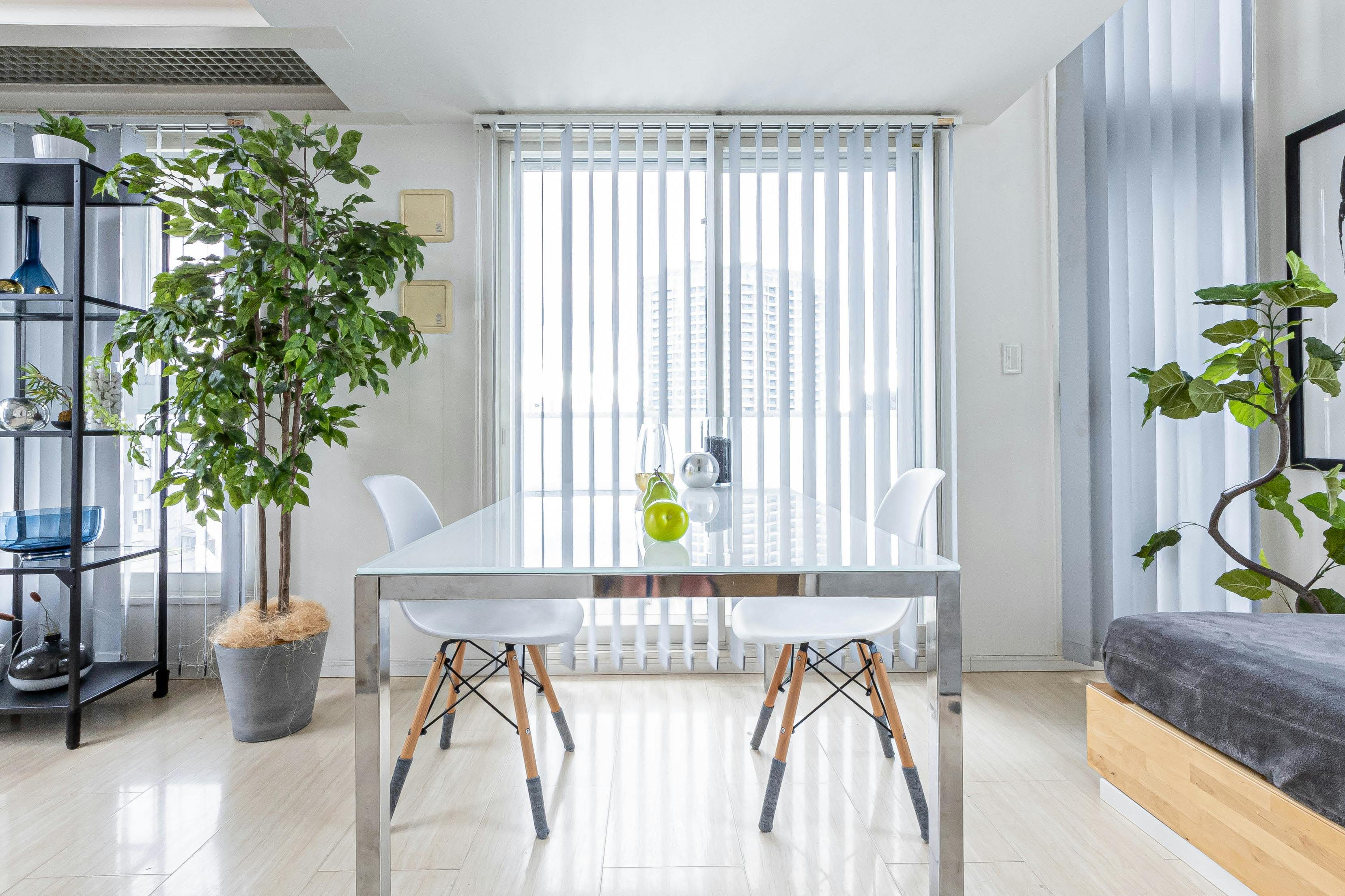 【代々木駅4分】天井高4m・三面採光で自然光豊かな新宿を一望できる撮影スタジオ