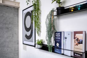 【代々木駅4分】天井高4m・三面採光で自然光豊かな新宿を一望できる撮影スタジオ