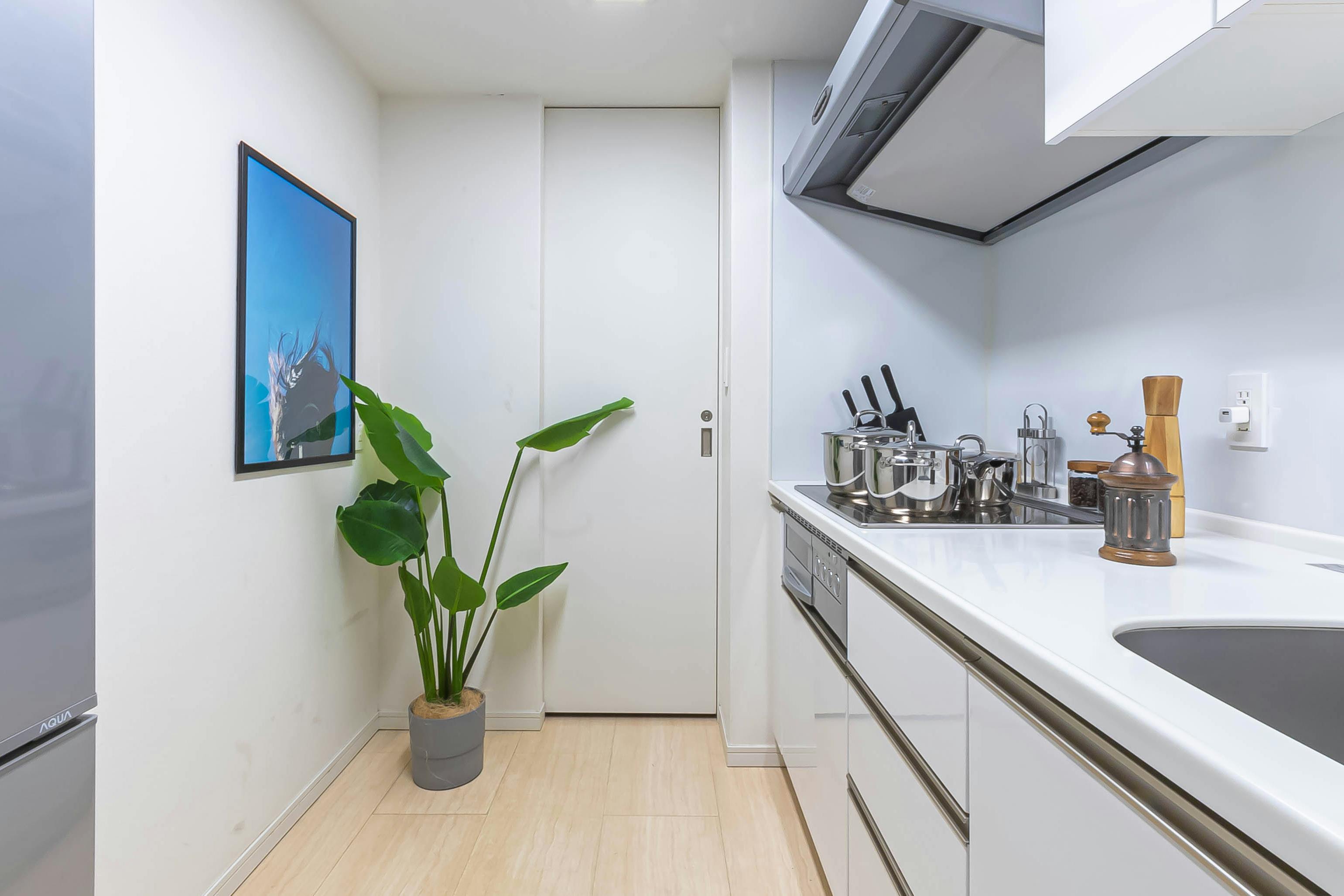 【代々木駅4分】天井高4m・三面採光で自然光豊かな新宿を一望できる撮影スタジオ