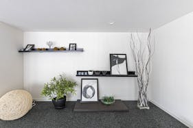 【代々木駅4分】天井高4m・三面採光で自然光豊かな新宿を一望できる撮影スタジオ