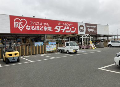 【ダイシン矢本店】店内奥主通路　プロモーションや物販に最適なホームセンター内階段前の催事イベントスペース