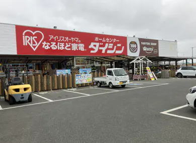 【ダイシン矢本店】店内奥主通路　プロモーションや物販に最適なホームセンター内階段前の催事イベントスペース