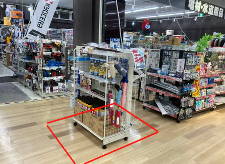【ダイシン矢本店】店内奥主通路　プロモーションや物販に最適なホームセンター内階段前の催事イベントスペース