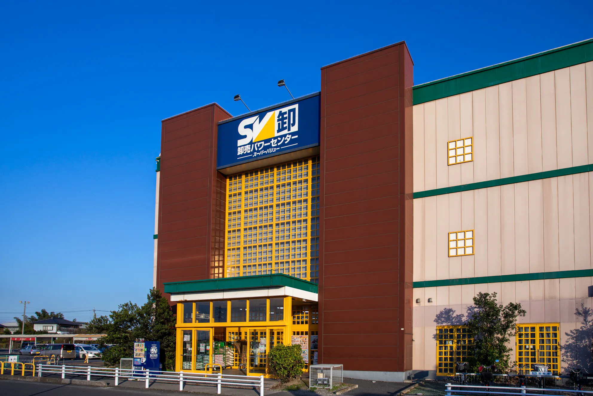 【スーパーバリュー 卸売パワーセンター岩槻店】物販やPRに最適なスーパー店内風除室のイベントスペース