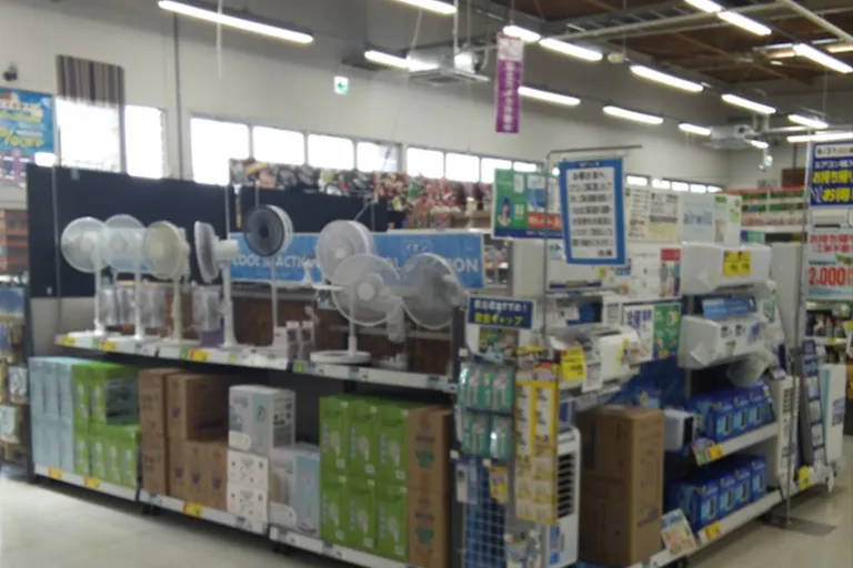 【ホームワイド大在店(大分県)】店内レジ横 催事スペースの画像3