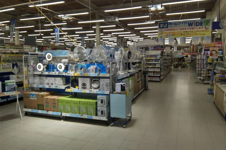 【ホームワイド大在店(大分県)】店内レジ横 催事スペースの画像1