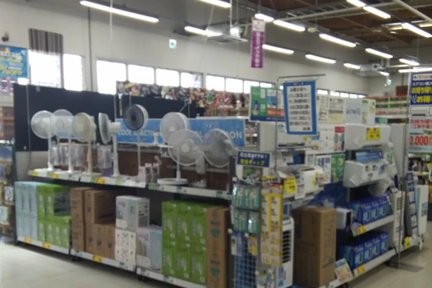 【ホームワイド大在店(大分県)】店内レジ横 催事スペース