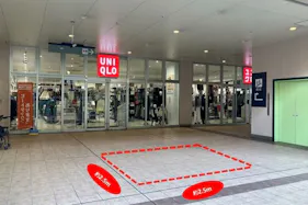 【LaLaテラス南千住】2階ユニクロ店舗前