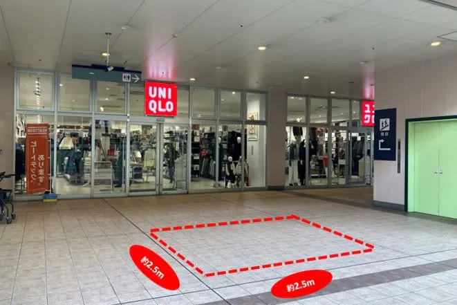 【LaLaテラス南千住】2階ユニクロ店舗前