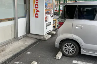 【一号舘桜】軒下自販機横 販促プロモーションに最適な屋外催事イベントスペース