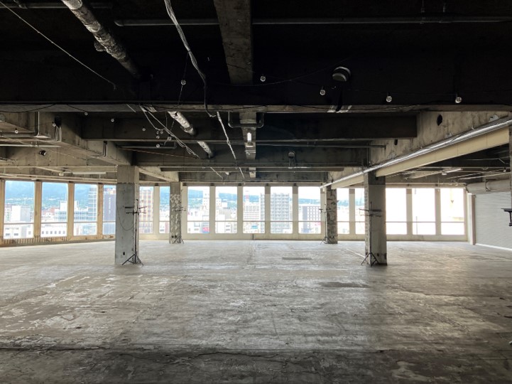 【沼津ラクーン8F】沼津駅から2分！大規模イベントや展示会に最適な1フロア丸ごと利用できるイベントスペース