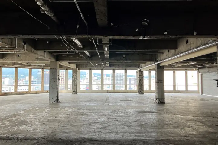 【沼津ラクーン8F】沼津駅から2分!大規模イベントや展示会に最適な1フロア丸ごと利用できるイベントスペース