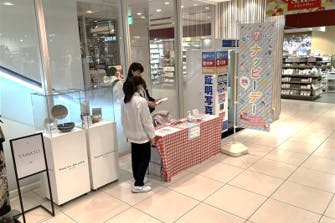 【東急プラザ戸塚】「②1F 下りエスカレーター横」ポップアップ、作品展示に適したコンパクトなイベントスペース