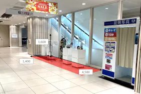 【東急プラザ戸塚】「②1F 下りエスカレーター横」ポップアップ、作品展示に適したコンパクトなイベントスペース