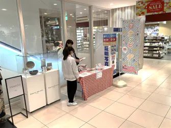 【東急プラザ戸塚】「②1F 下りエスカレーター横」ポップアップ、作品展示に適したコンパクトなイベントスペース
