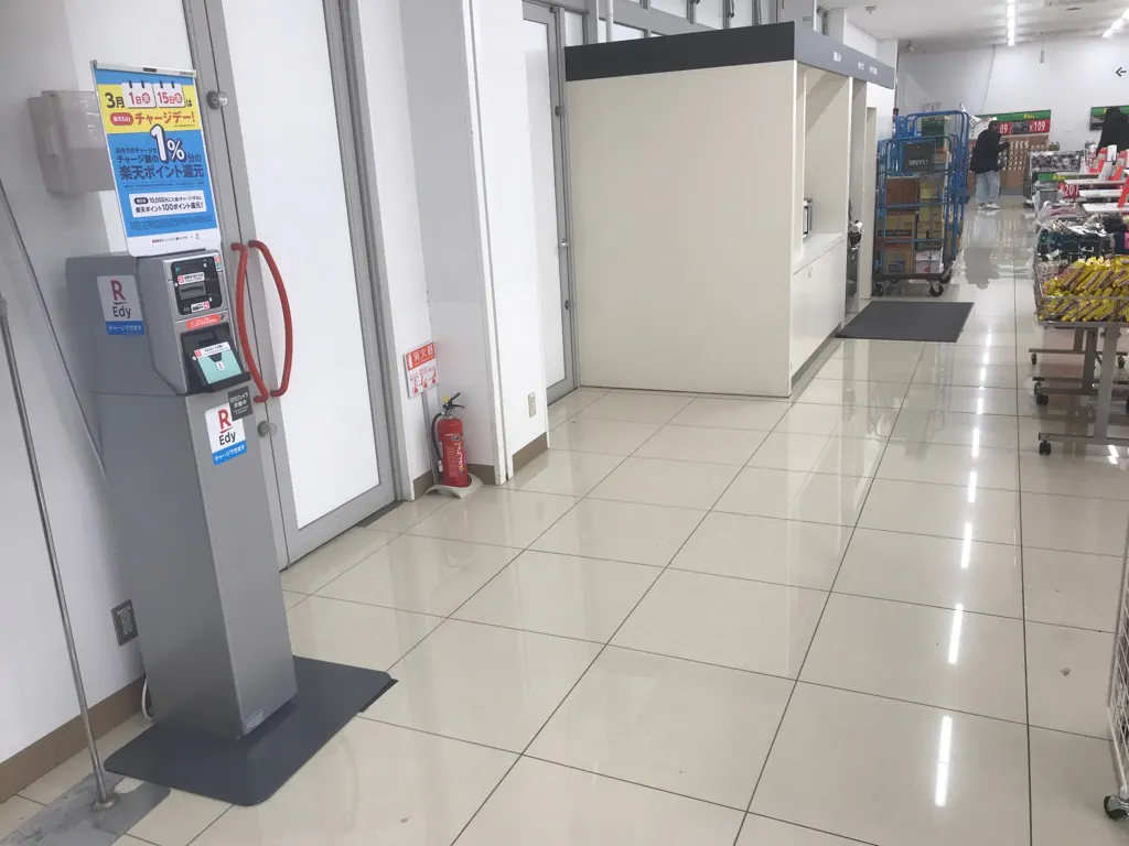 【西友　松河戸店】1階催事場付近　プロモーション用途や物販、食物販のポップアップストアに最適なスーパー店内催事イベントスペース