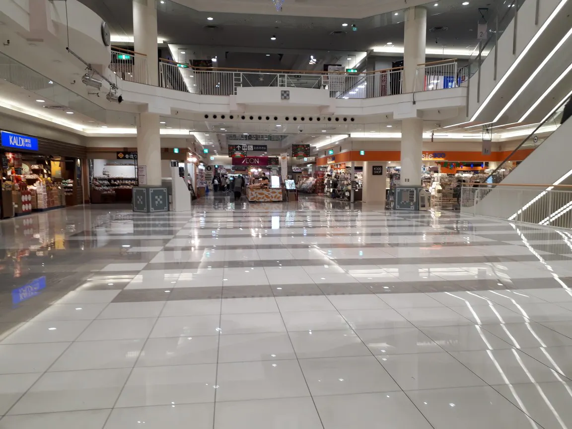 【イオンモール日根野】各種プロモーションや物販、食物販のポップアップストアに最適なであいの広場スペース