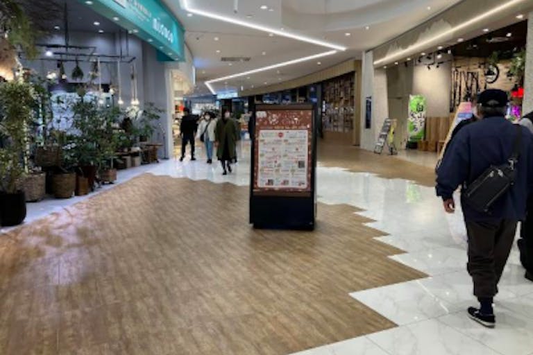 【イオンモール白山】モール内広告 B1ポスターパネル(両面A型)の画像1