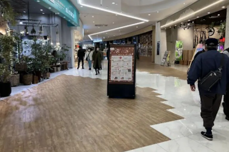 【イオンモール白山】モール内広告 B1ポスターパネル(両面A型)の画像1