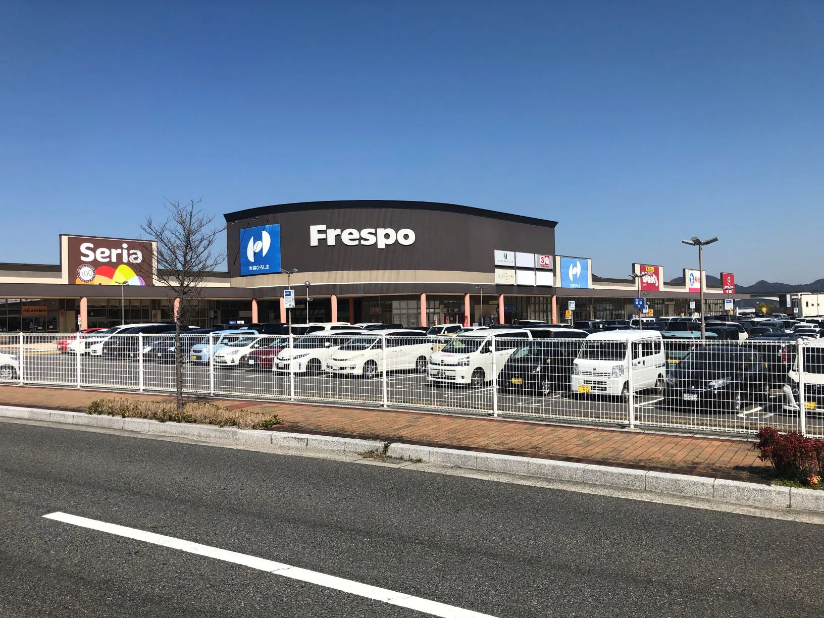 【フレスポ西風新都】販促プロモーションやキッチンカー等の物販イベント利用が可能なフレスポ広場の屋外スペース