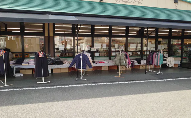 【Aコープ園部店】食物販や販促イベントに最適な軒下スペースの画像