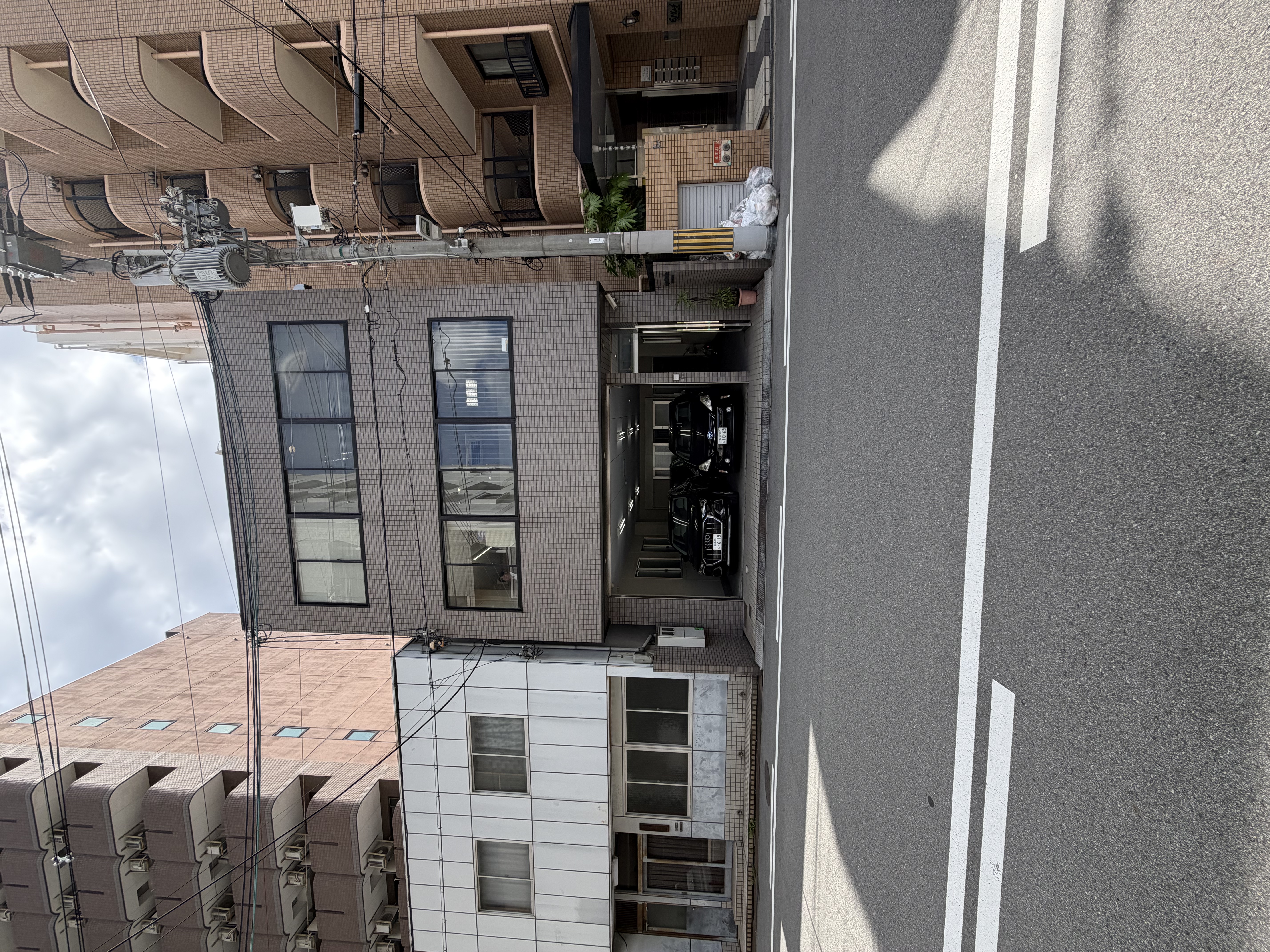 【西大橋駅3分】（ビルの一階部分の貸し出しとなっております。）