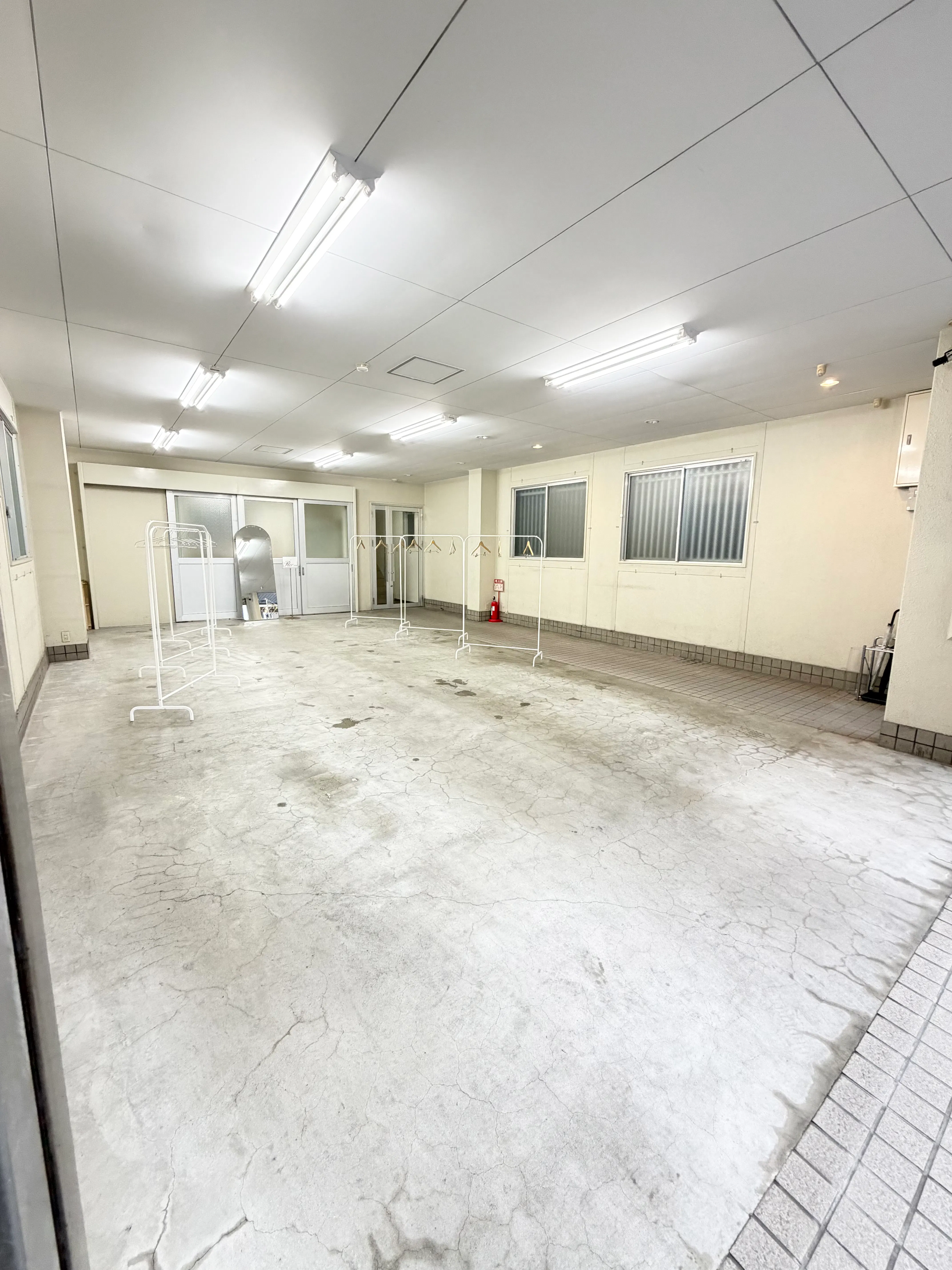 【西大橋駅3分】心斎橋・堀江エリア|72㎡の広々空間、無料備品多数。展示会、ポップアップやワークショップ会場に最適なスペース
