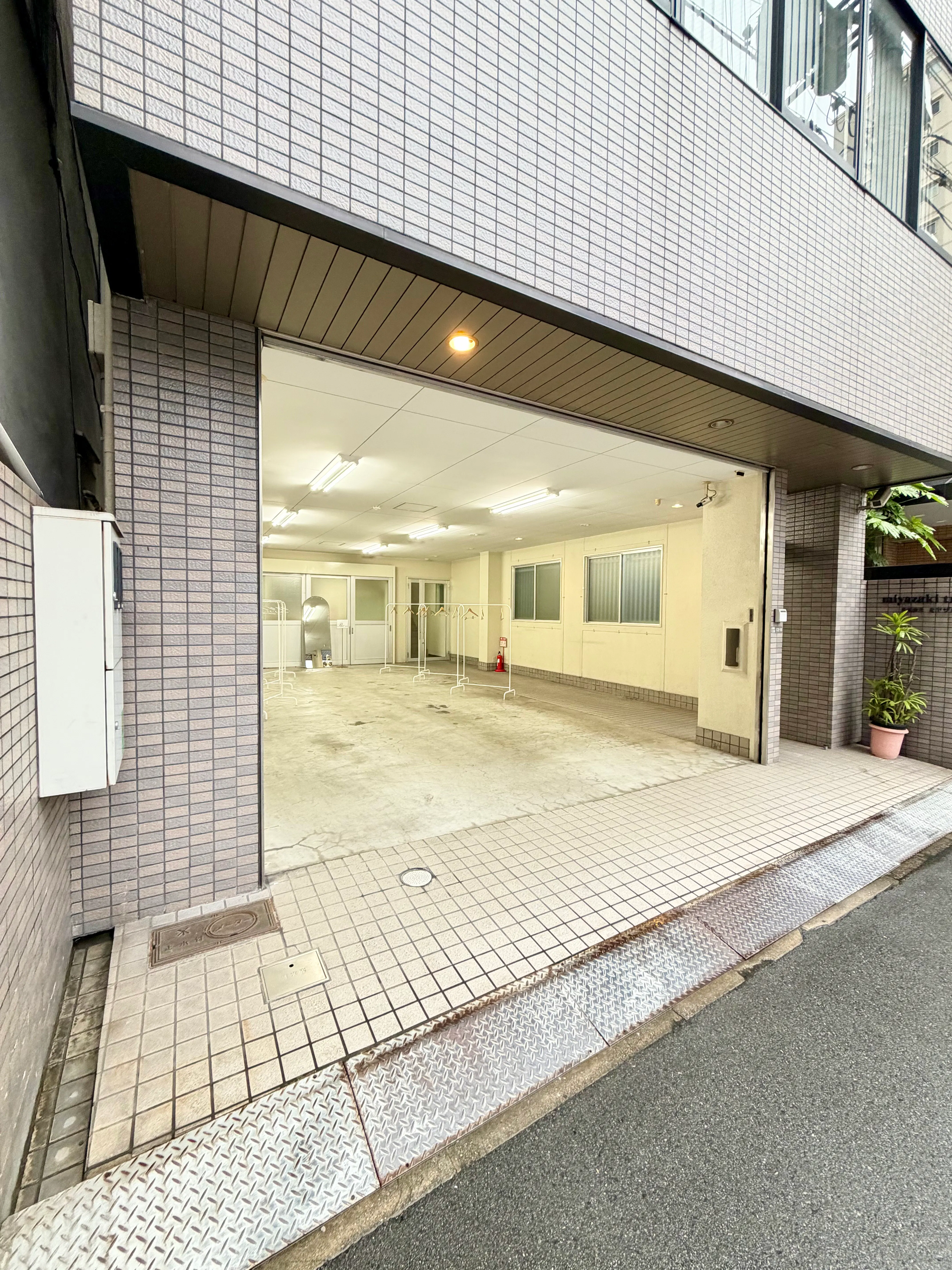 【西大橋駅3分】心斎橋・堀江エリア|72㎡の広々空間、無料備品多数。展示会、ポップアップやワークショップ会場に最適なスペース