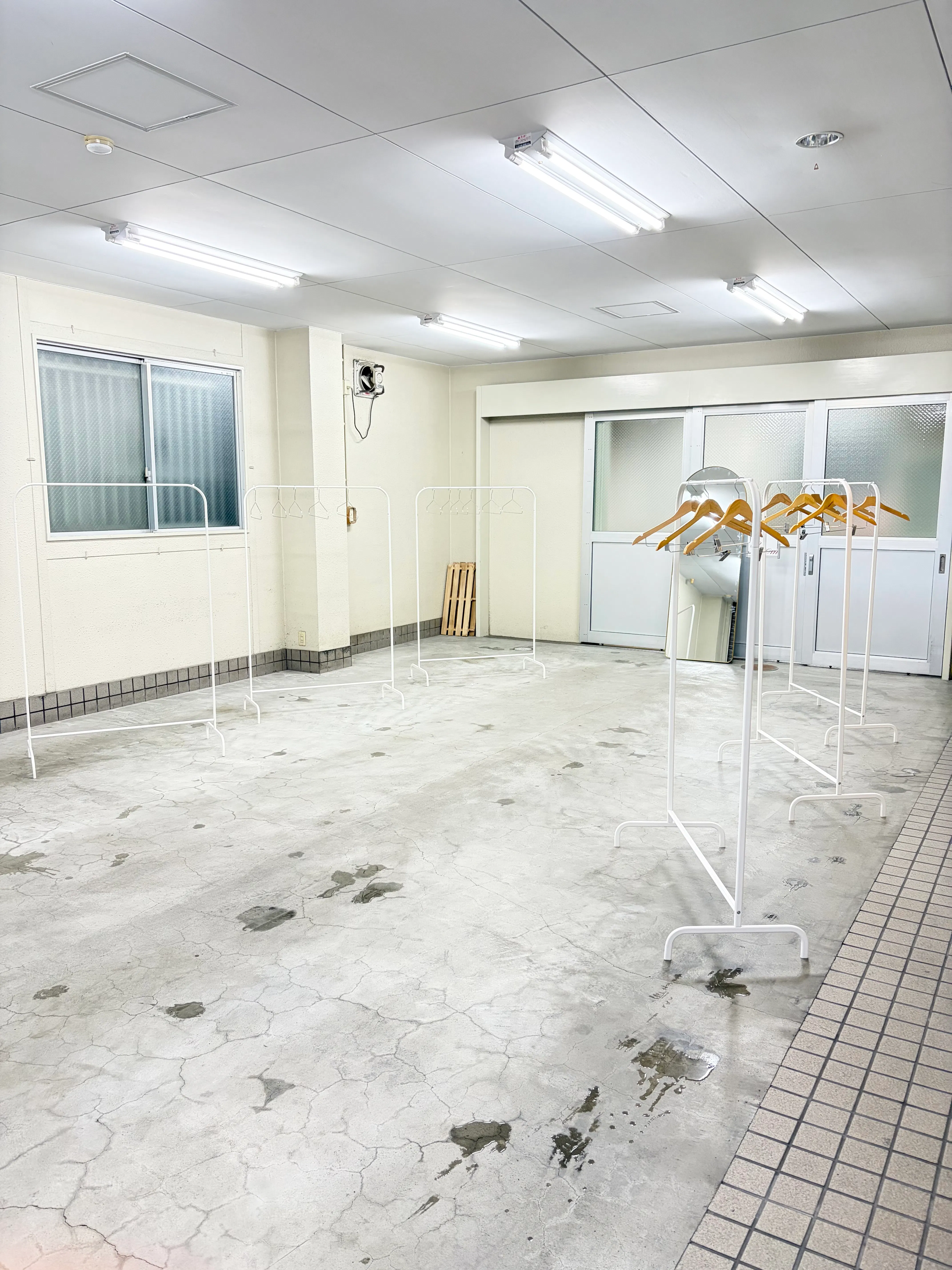 【西大橋駅3分】心斎橋・堀江エリア|72㎡の広々空間、無料備品多数。展示会、ポップアップやワークショップ会場に最適なスペース